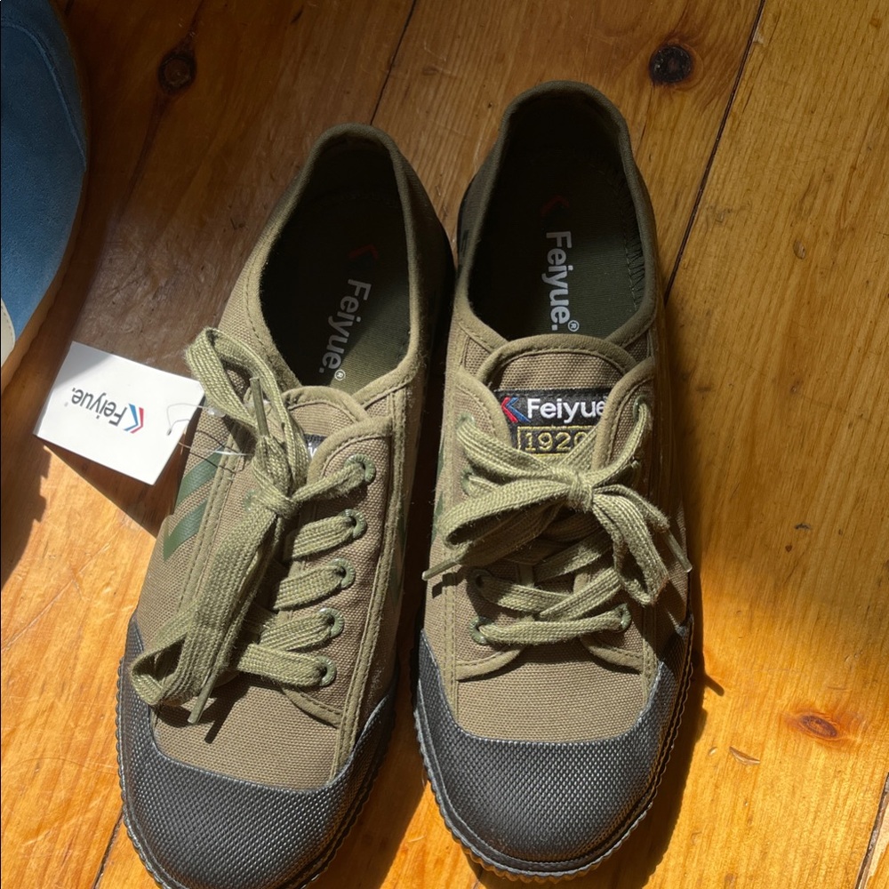 Feiyue olive and Black Sneakers